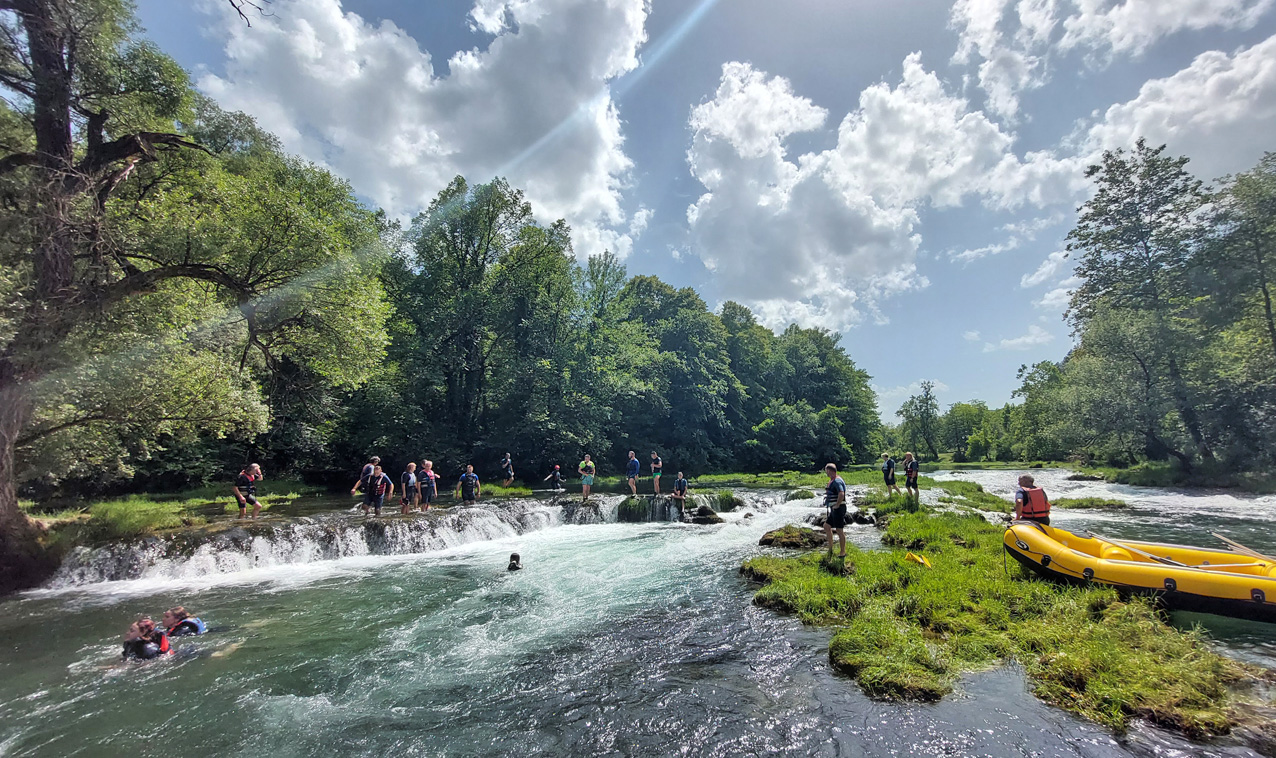 Raftingom po Uni, Labudovi se pripremali za Lov na labuđe pero