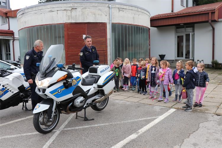 Mališani posjetili policiju