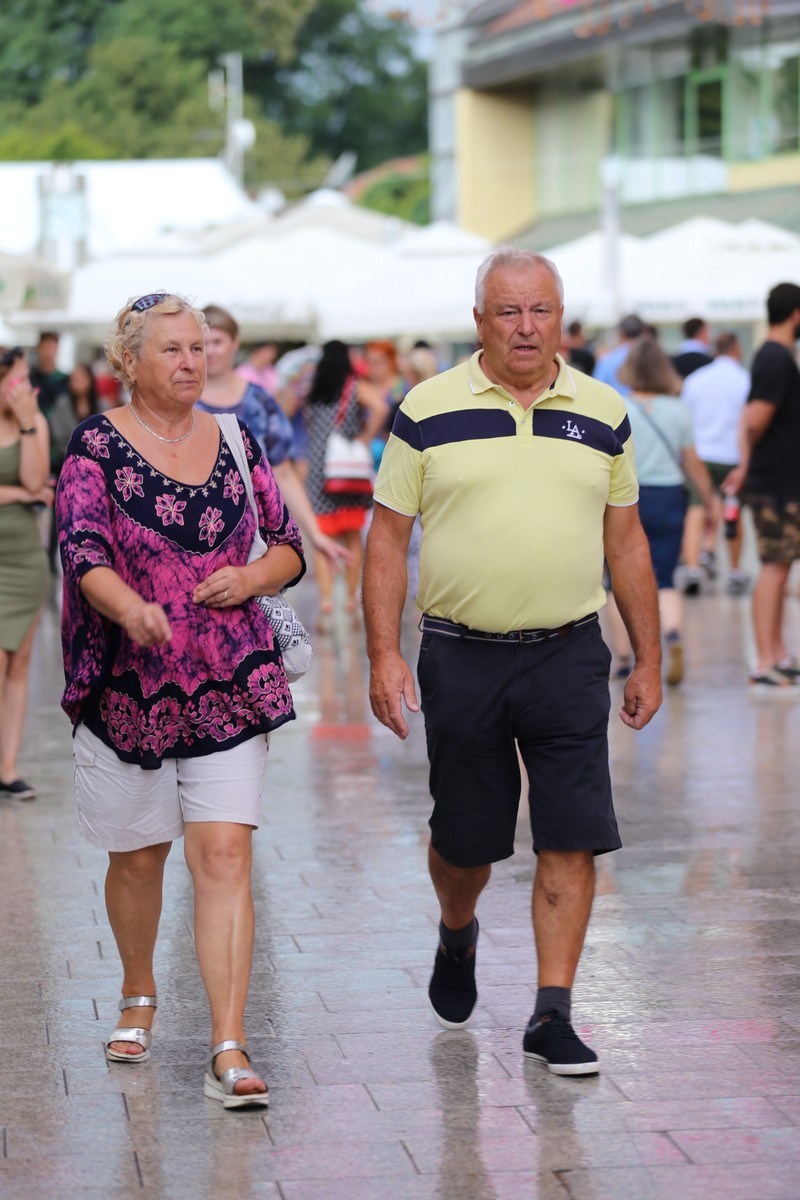 KLIKOM ISPOD KIŠOBRANA Malo kiše, malo sunca, ali centar Čakovca je ispunjen građanima