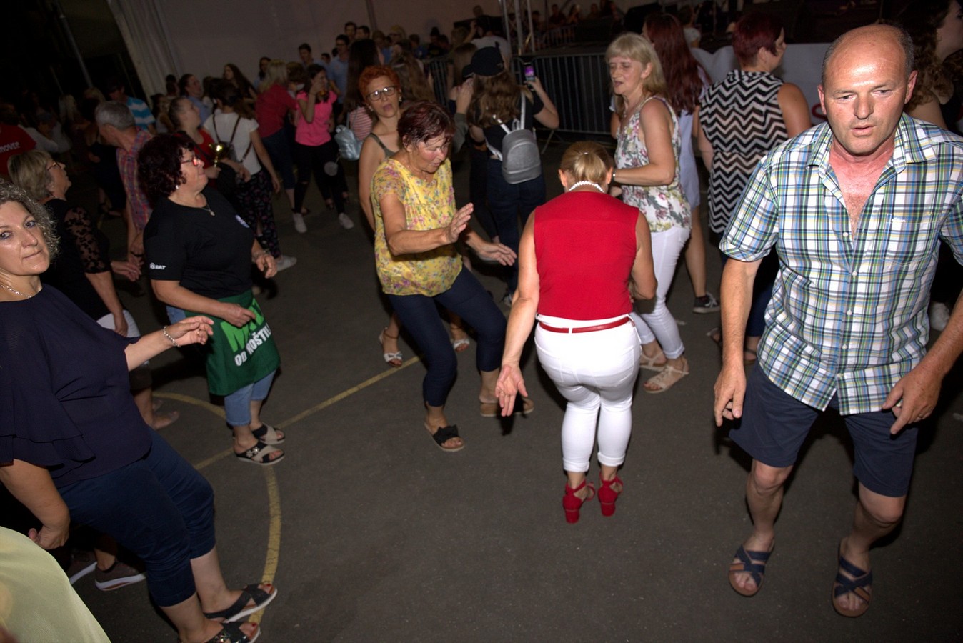 Mejaši rasplesali brojnu publiku u Palovcu