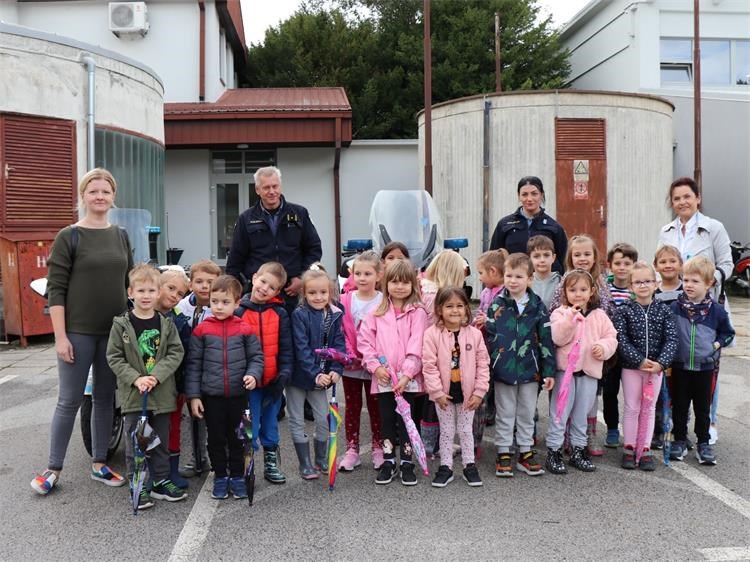 Mališani posjetili policiju