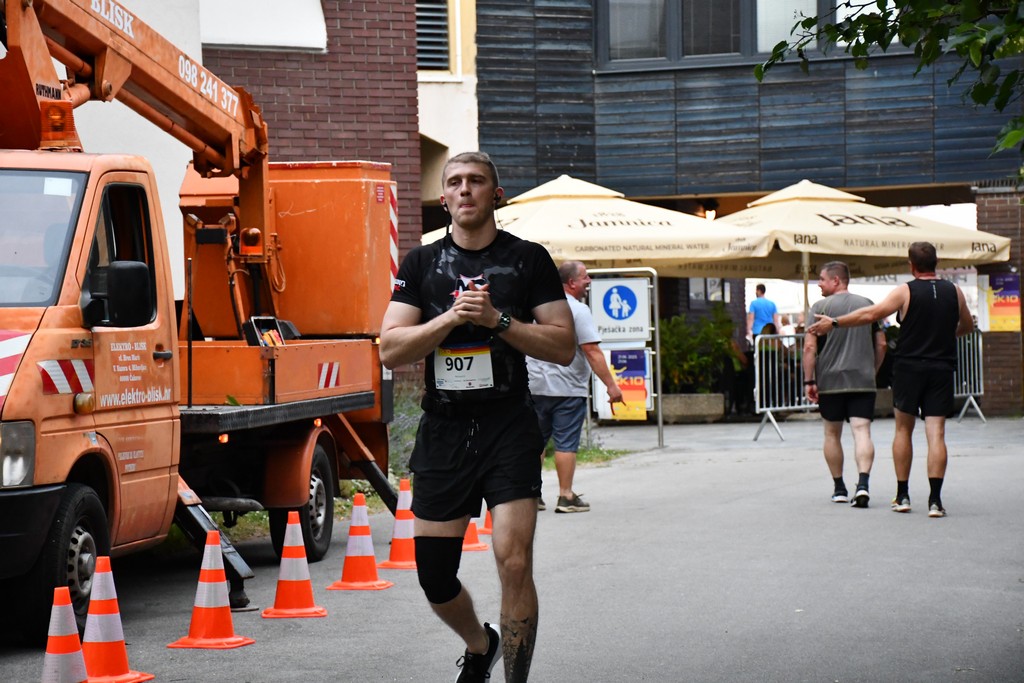 POGLEDAJTE TKO JE SVE TRČAO Veliki broj trkača na ‘Čakovečkom noćnom ceneru’