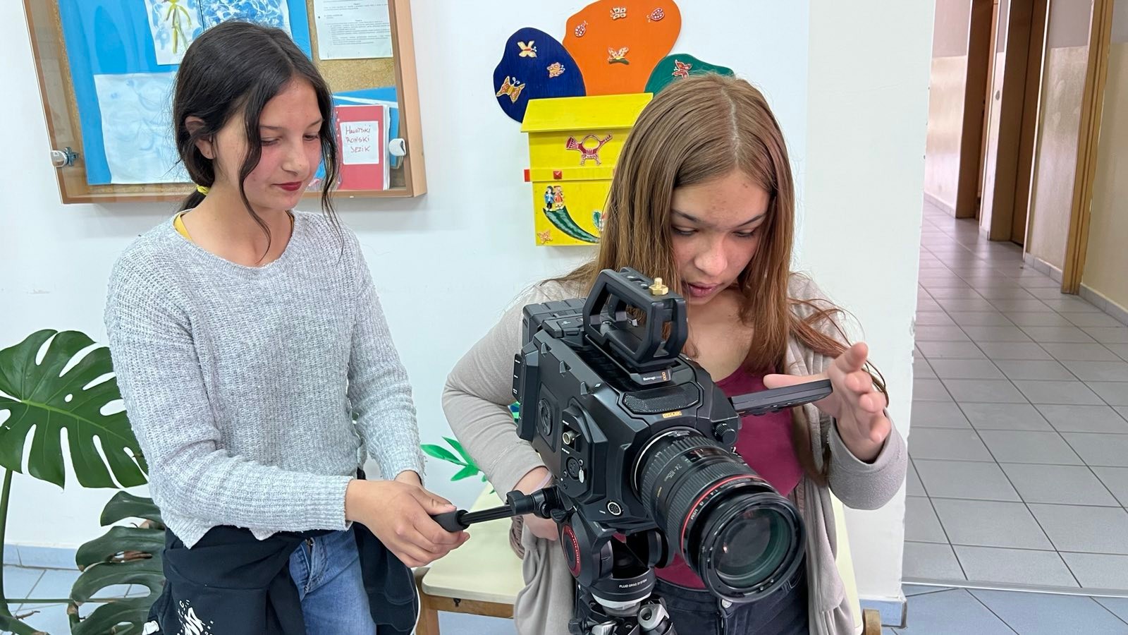 Svijet je predamnom/Lume cara aja nienčim