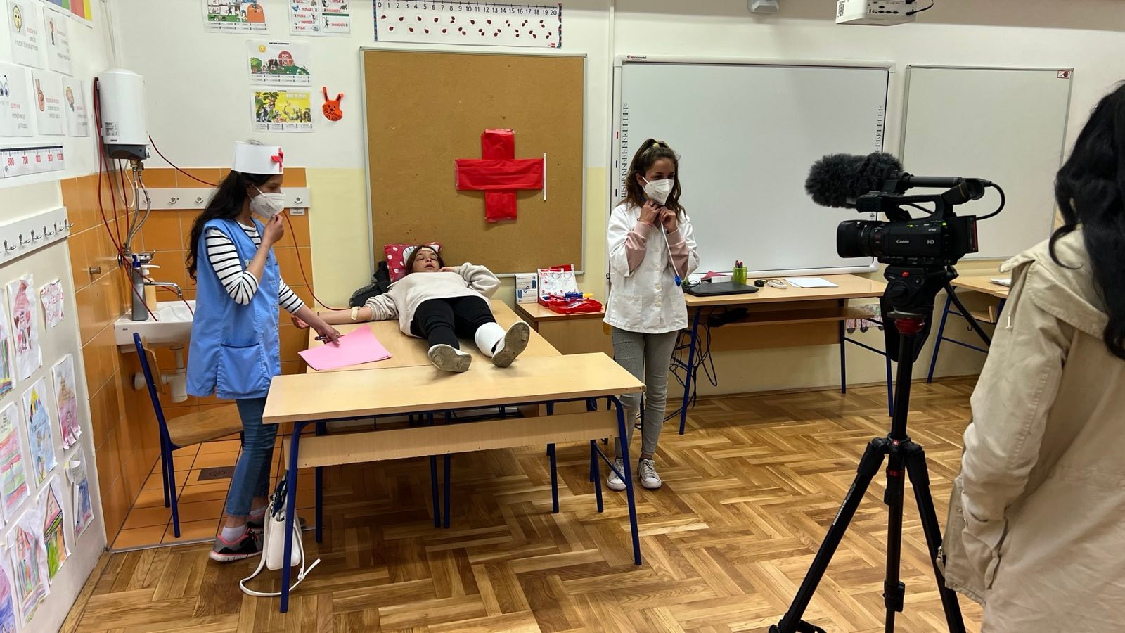 Svijet je predamnom/Lume cara aja nienčim