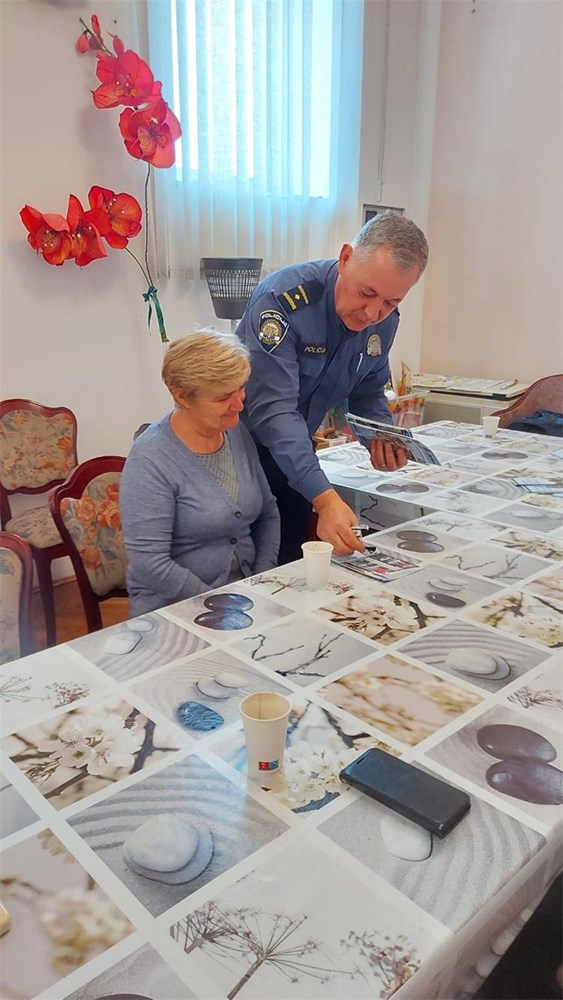 Međimurski policajci održali predavanja umirovljenicima u Goričanu i Donjoj Dubravi
