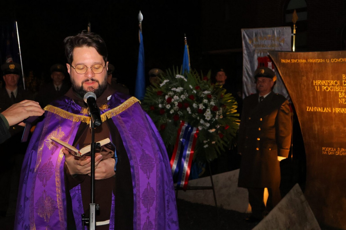 DAN SJEĆANJA Čakovec se i ove godine dostojanstveno prisjetio žrtava Vukovara i Škrabrnje te obljetnice pogibije Nikole VII. Zrinskog DAN SJEĆANJA Čakovec se i ove godine dostojanstveno prisjetio žrtava Vukovara i Škrabrnje te obljetnice pogibije Nikole VII. Zrinskog