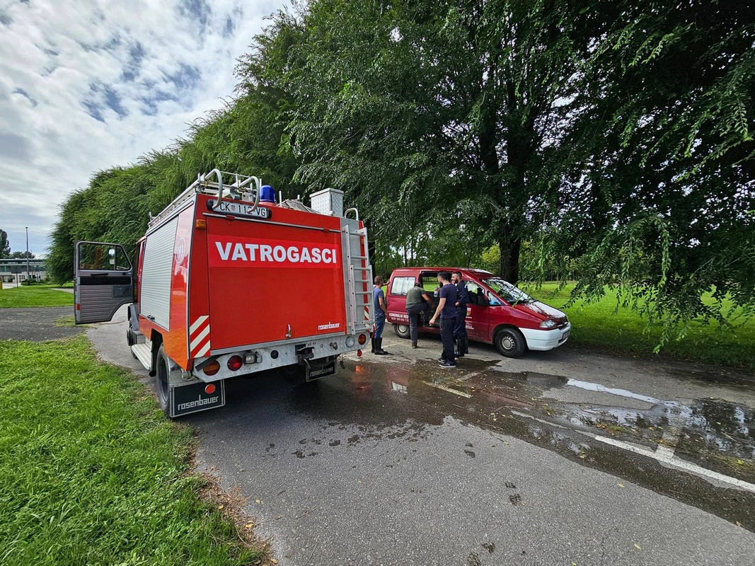 FOTO Napravljen je obilazak cijelog nasipa i dalje nema opasnosti za Goričan FOTO Napravljen je obilazak cijelog nasipa i dalje nema opasnosti za Goričan