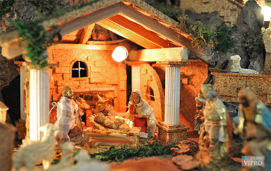Josip Slaviček iz Preloga izradio prekrasne jaslice koje krase Dom kulture