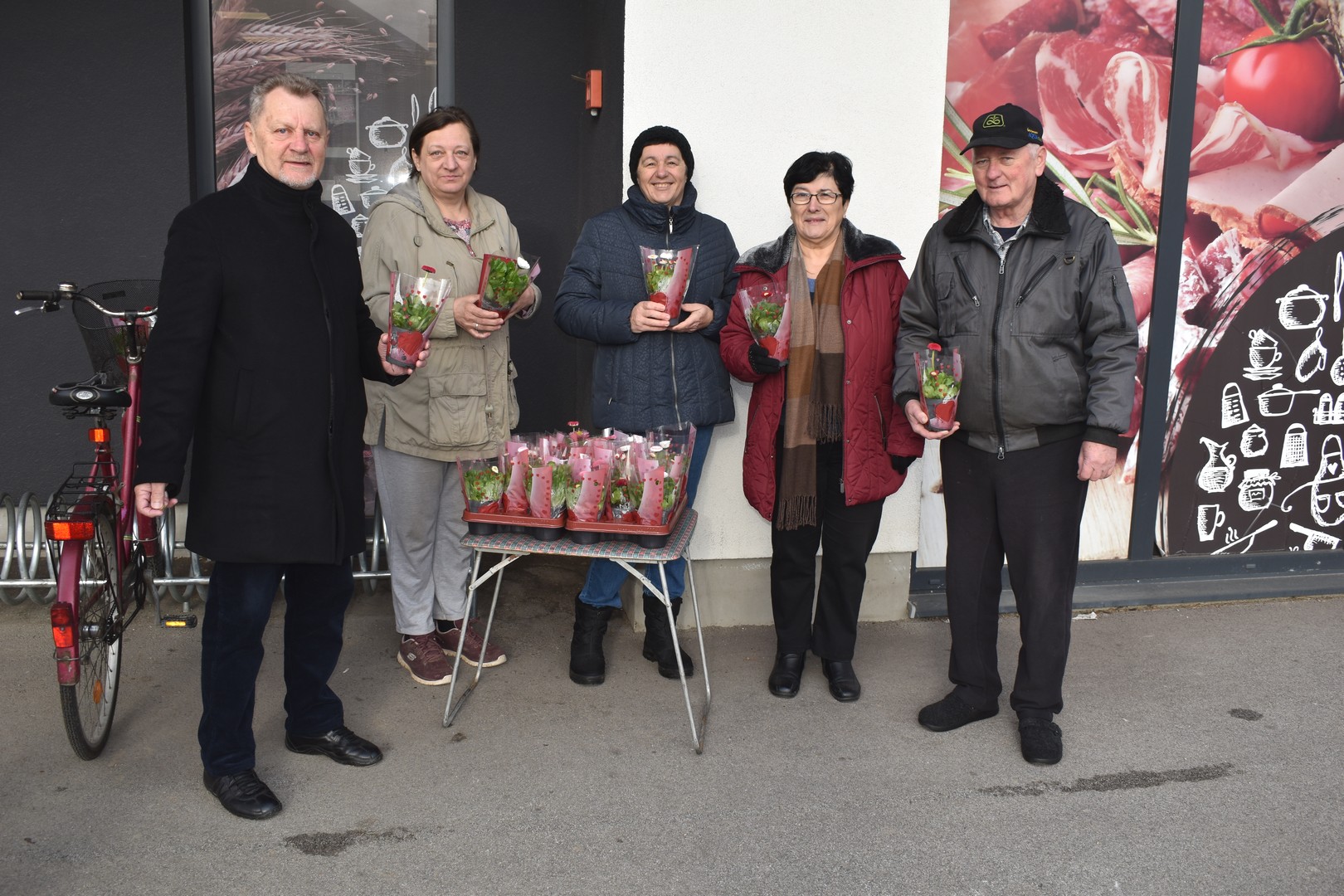 Udruga žena Savska Ves dijelila lončanice povodom Dana žena
