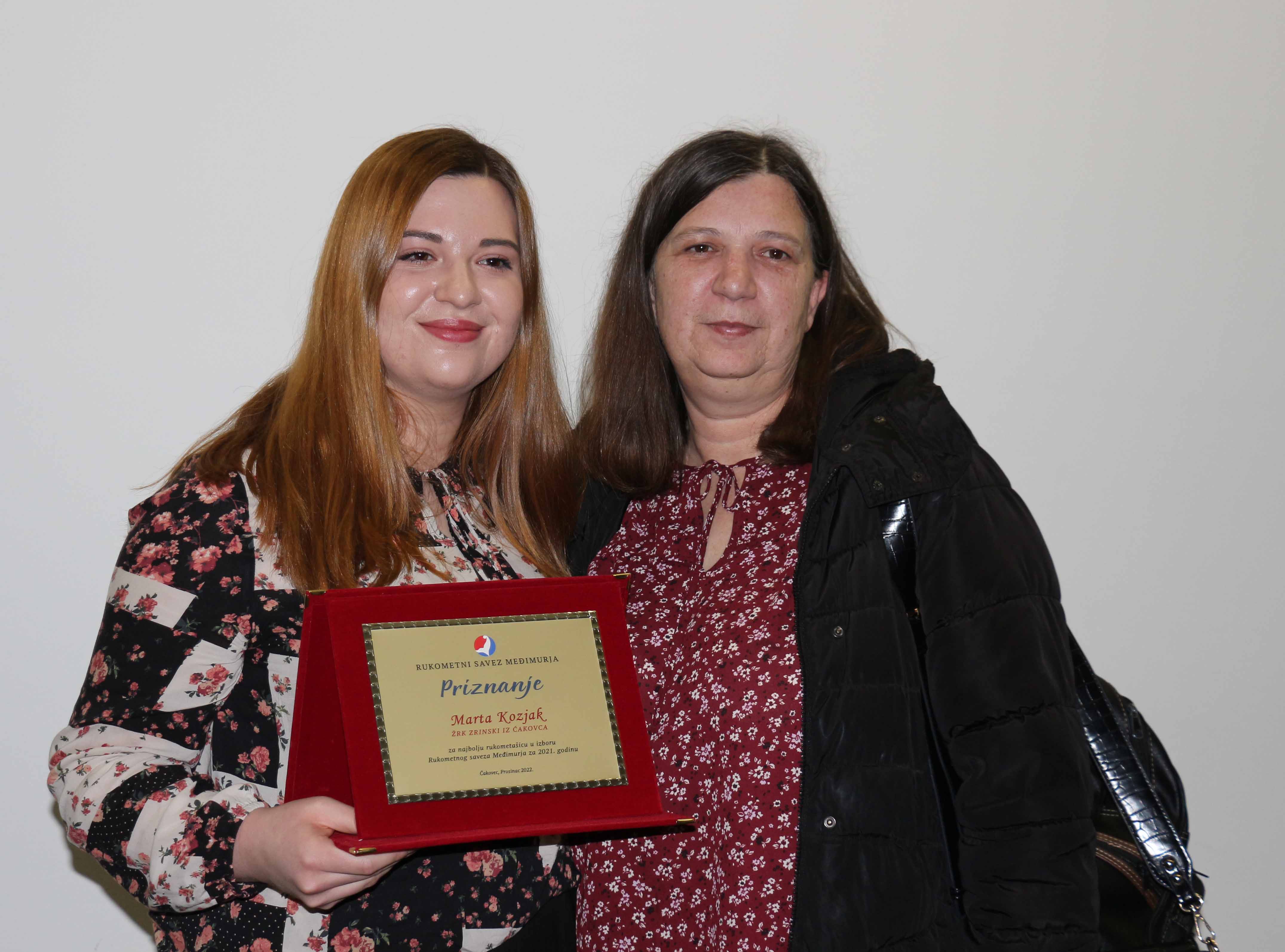 RUKOMETNI SAVEZ MEĐIMURJA Najboljim međimurskim rukometašima proglašeni Marta Kozjak i Mateo Hozjan! RUKOMETNI SAVEZ MEĐIMURJA Najboljim međimurskim rukometašima proglašeni Marta Kozjak i Mateo Hozjan!