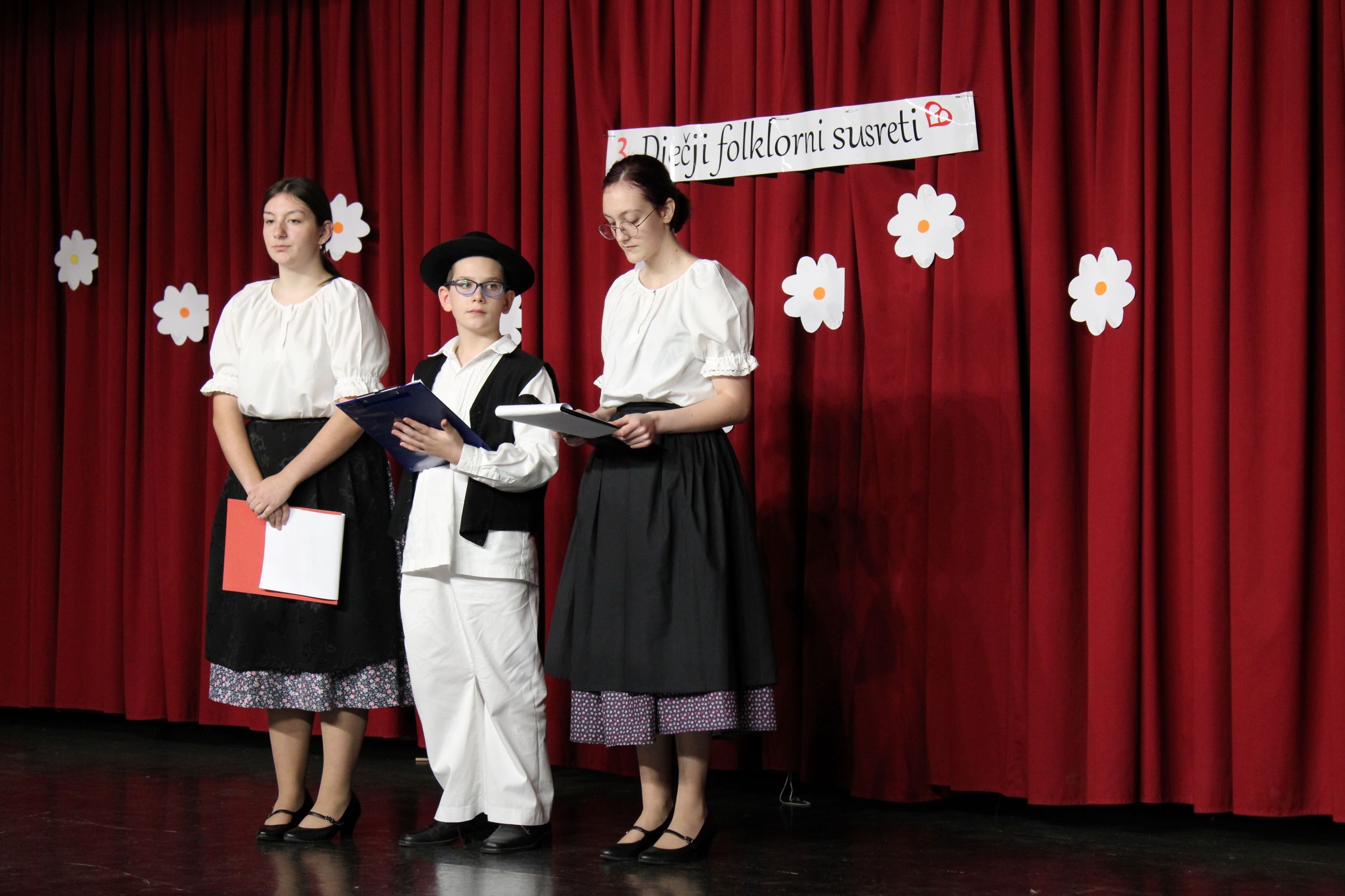 FOTO Pogledajte kako je bilo na 3. Dječjem folklornom susretu u Žiškovcu