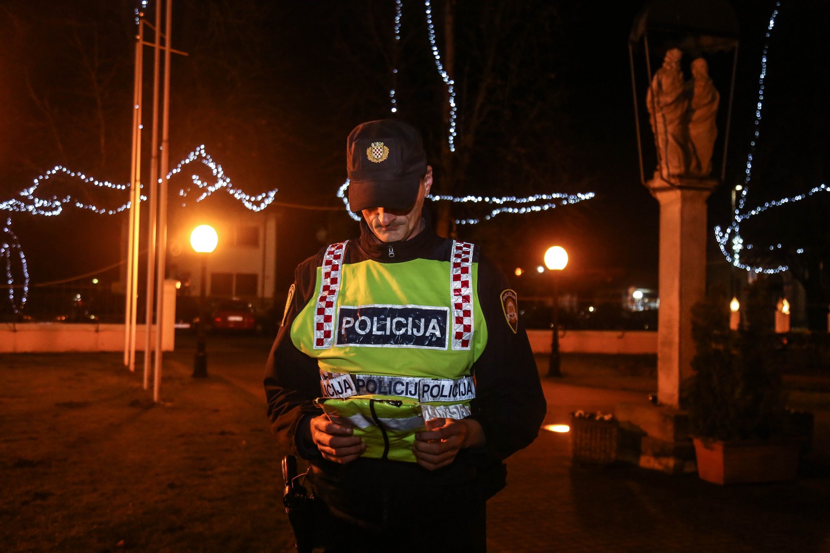 Policija u Prelogu vjernicima na izlasku iz crkve dijelila reflektirajuće materijale