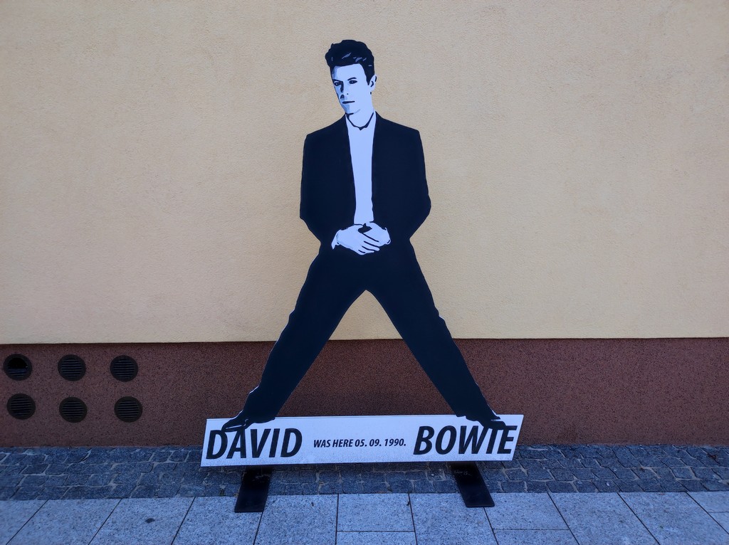 INSTALACIJE Chuch Norris, Branko Lustig, David Bowie samo su neke od ličnosti koje možete zateći u središtu Čakovca! INSTALACIJE Chuch Norris, Branko Lustig, David Bowie samo su neke od ličnosti koje možete zateći u središtu Čakovca!