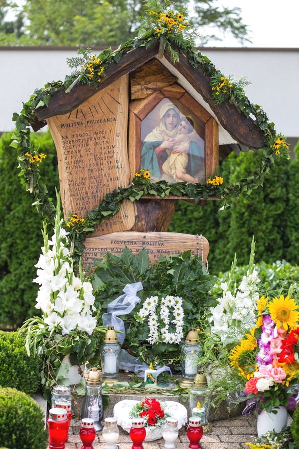 Deseta obljetnica posvete prvog Hrvatskog schönstattskog svetišta Kraljice srca u Maloj Subotici Deseta obljetnica posvete prvog Hrvatskog schönstattskog svetišta Kraljice srca u Maloj Subotici