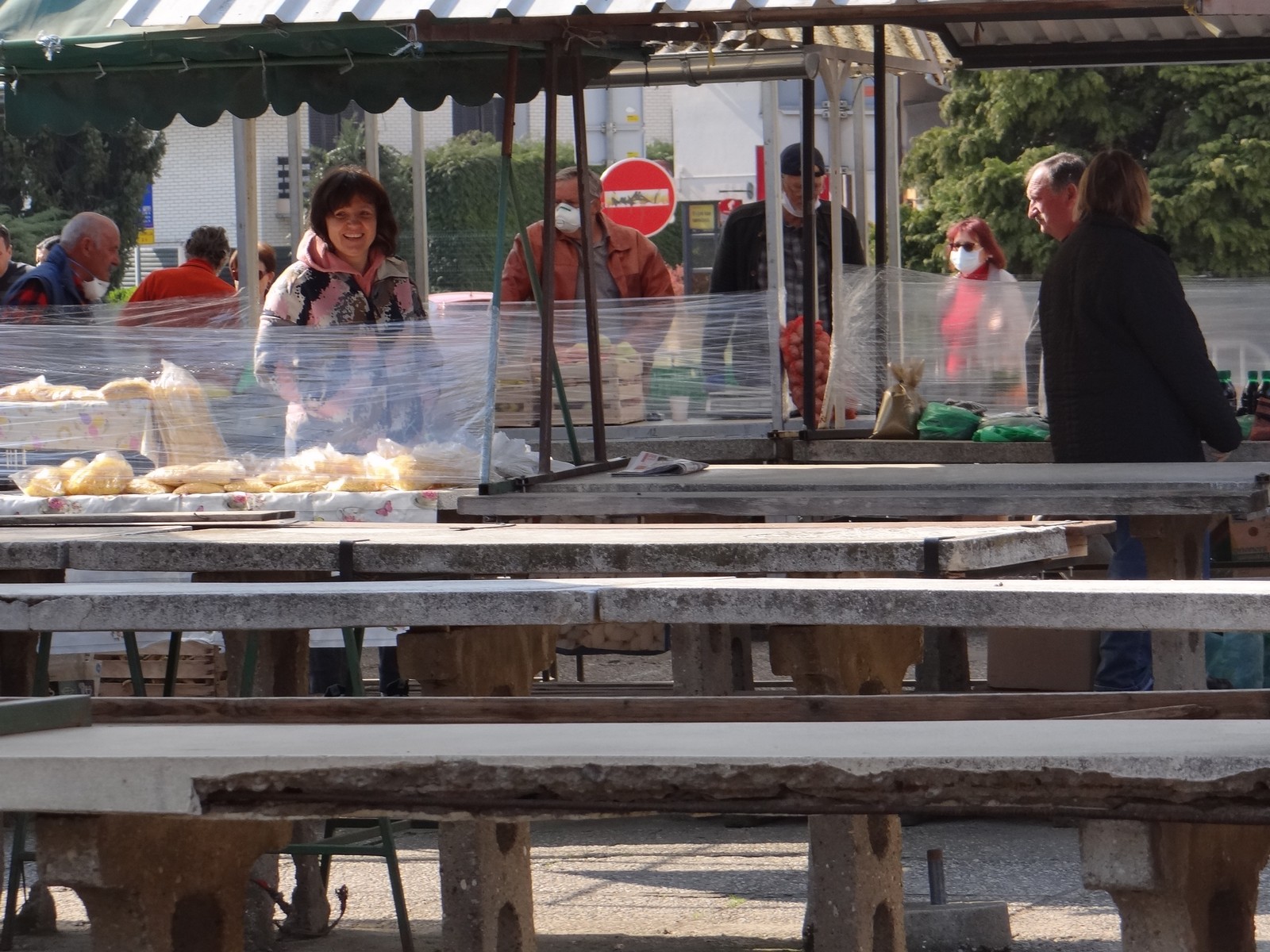 FOTO Veliki petak: Najveće gužve u Čakovcu pred trgovačkim centrima!