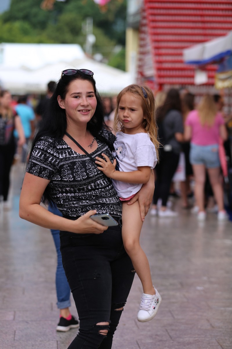 KLIKOM ISPOD KIŠOBRANA Malo kiše, malo sunca, ali centar Čakovca je ispunjen građanima