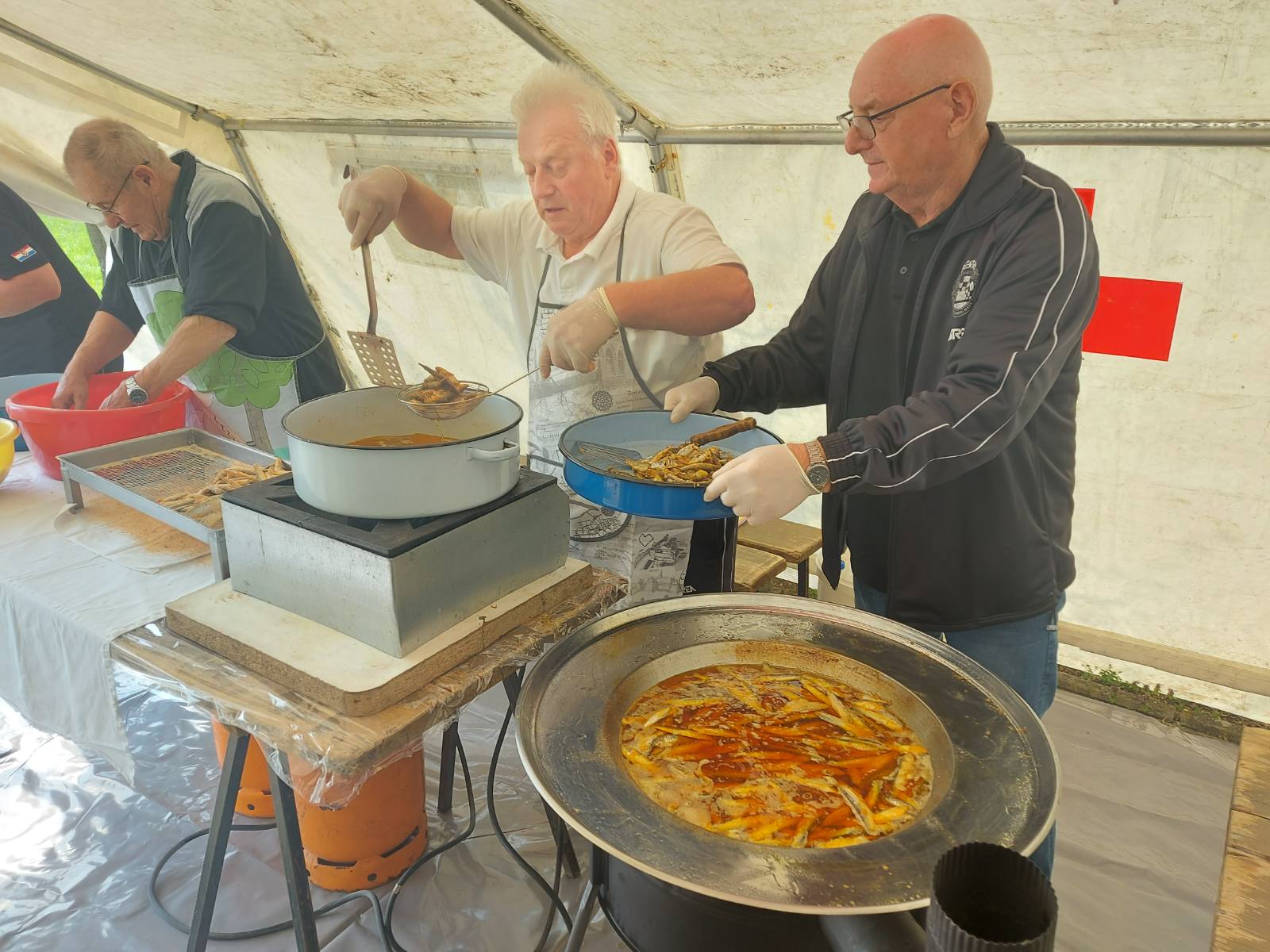 Podjela ribica u Nedelišću na Veliki petak uz humanitarnu notu