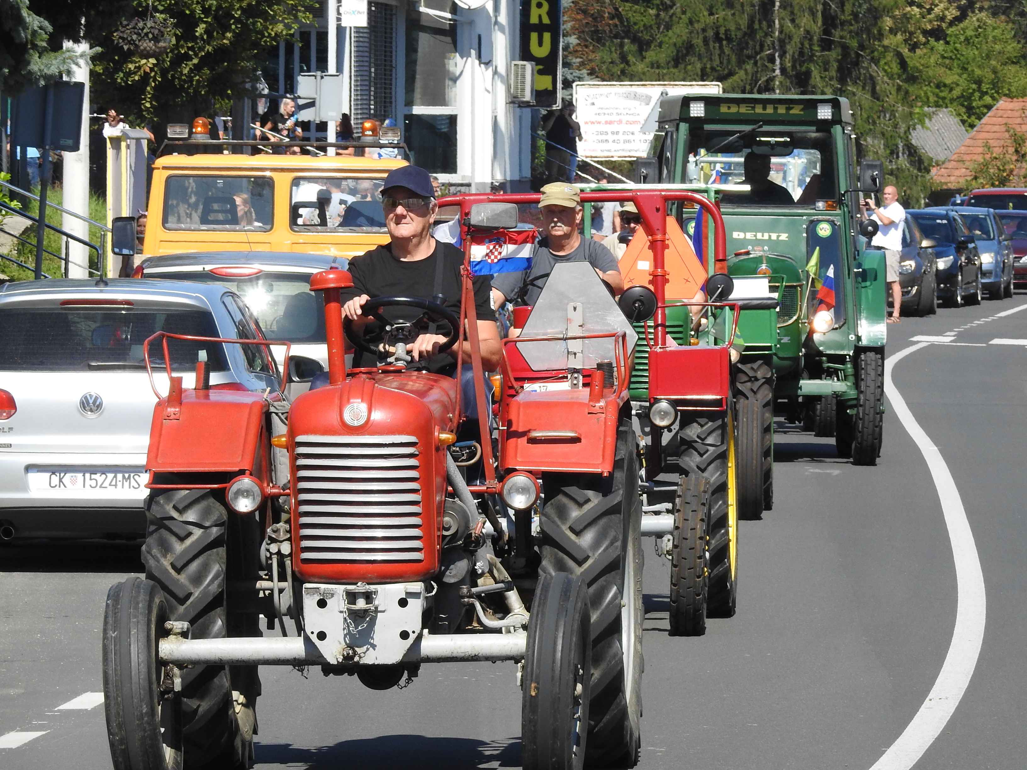 SELNICA Pogledajte kako je bilo na 17. susretu starih traktora