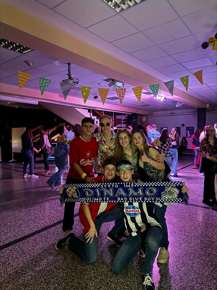 Gimnazijski Trash party