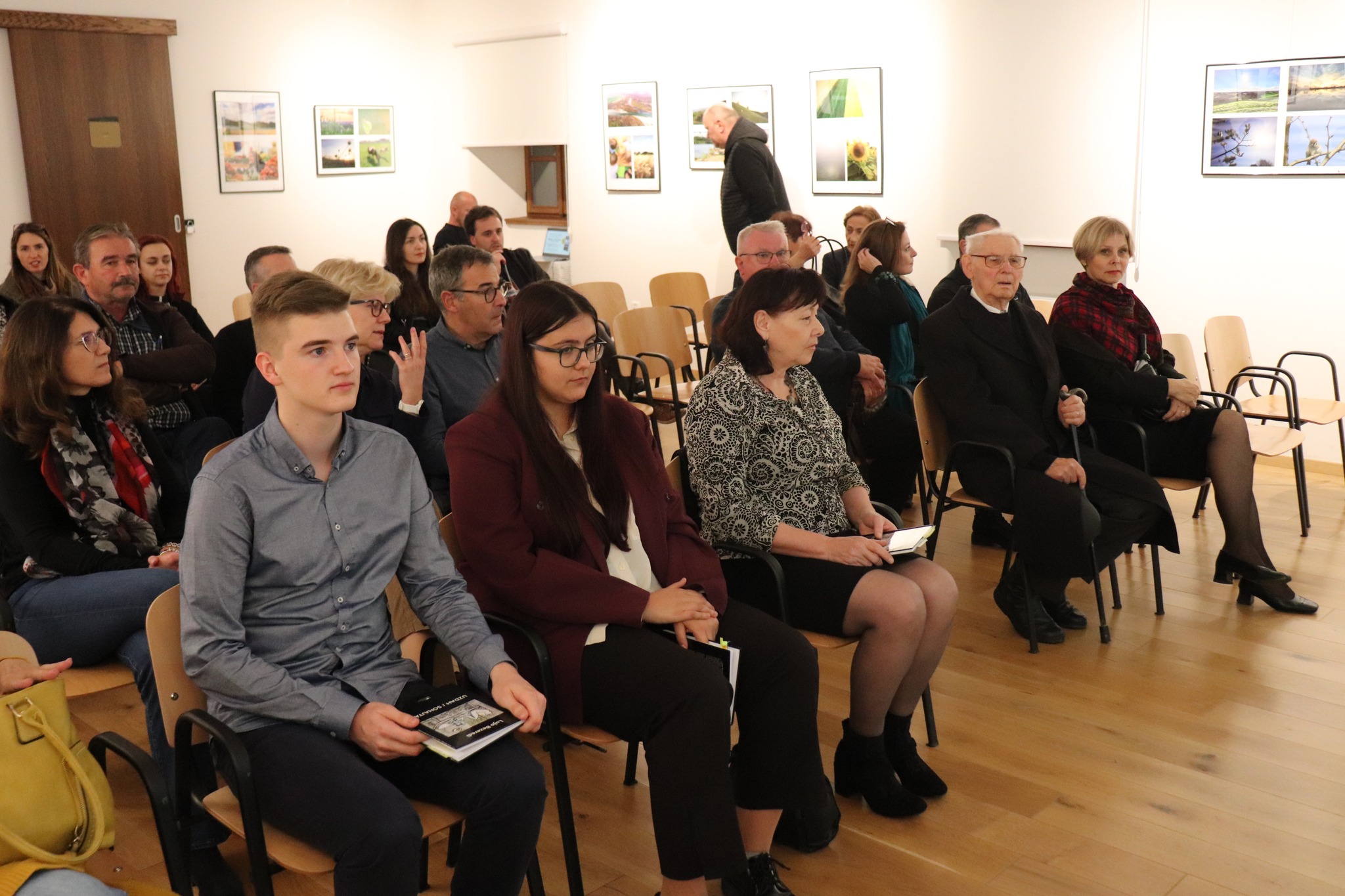 U Čakovcu održana promocija dvojezične zbirke pjesama Luje Bezeredija