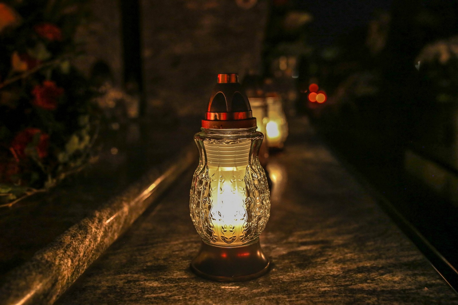 FOTOGALERIJA Stotine sitnih plamenova osvijetlilo je groblje u Čakovcu