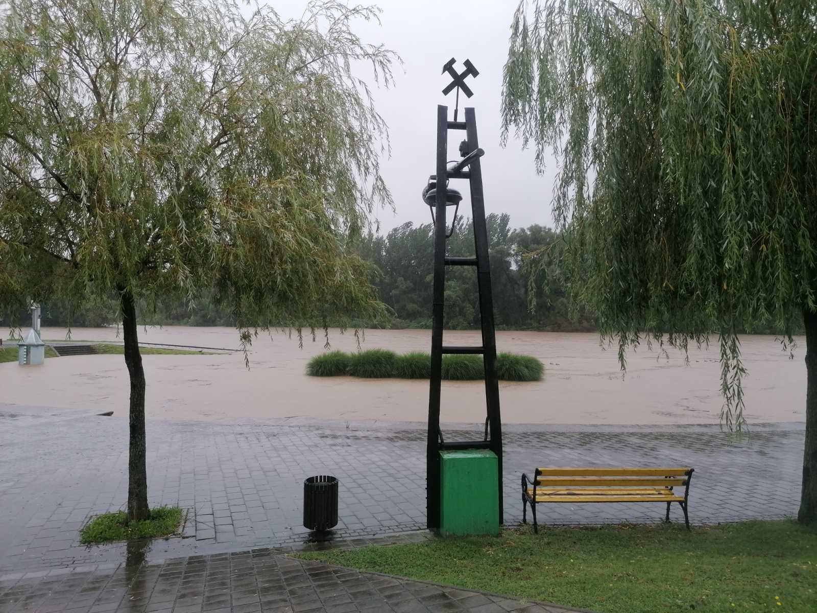 FOTO I VIDEO Radi se punom parom: U Murskom Središću pripremaju se za vodeni val