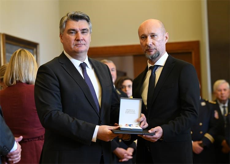 Predsjednik Milanović odlikovao međimurske policajce povodom Dana policije