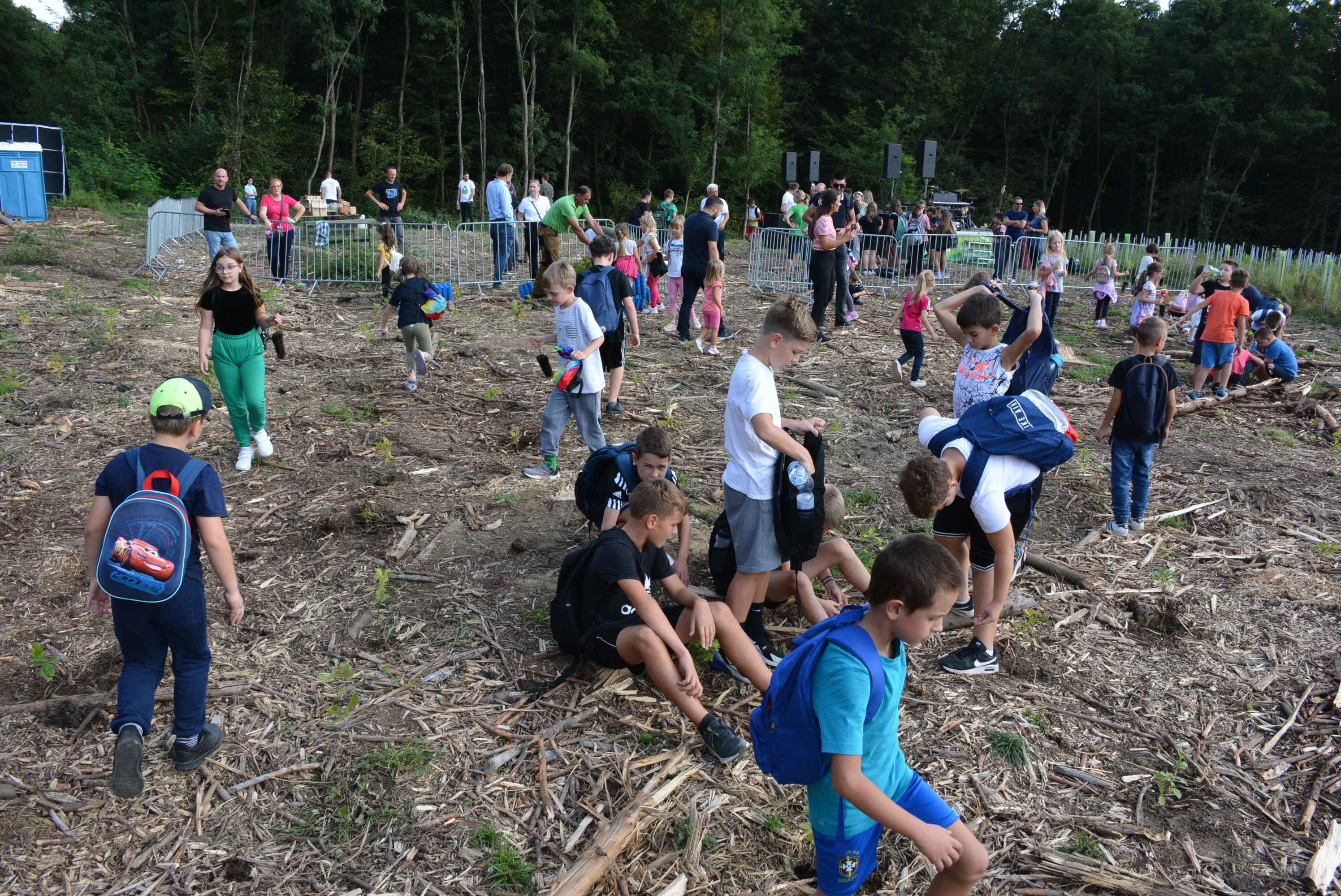 KNEZOVEC Održana velika akcija pošumljavanja u ogranizaciji tvrtke Sobočan