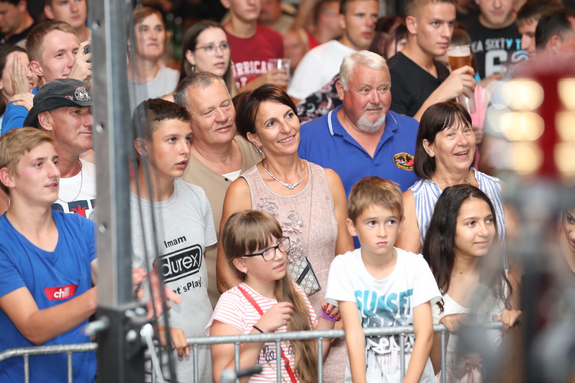 Mladen Grdović ispunio šator u Sv. Martinu na Muri, pjevalo se i plesalo uz njegove hitove Mladen Grdović ispunio šator u Sv. Martinu na Muri, pjevalo se i plesalo uz njegove hitove