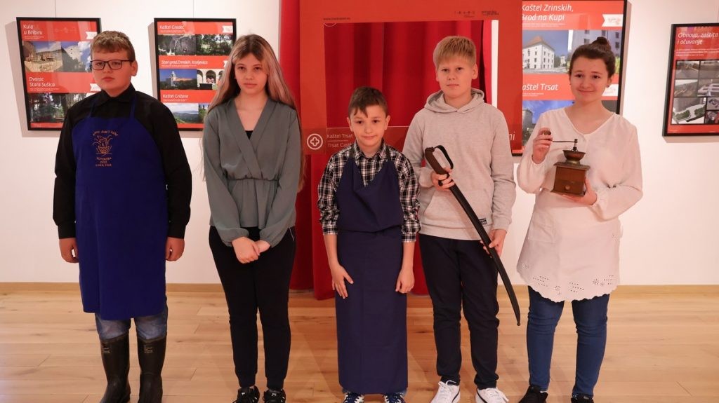 Mali školski kustosi