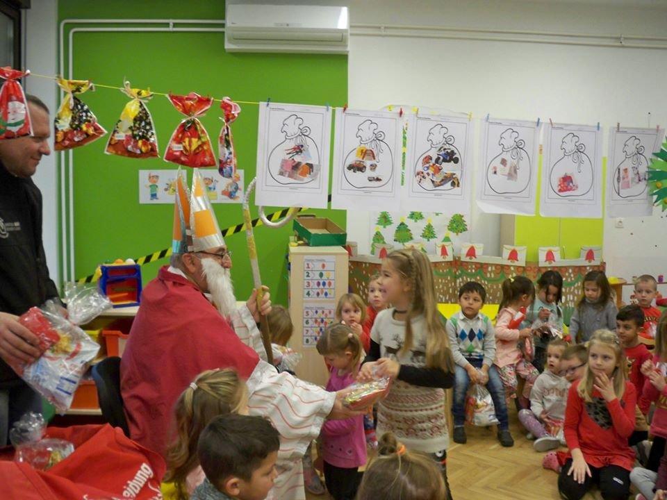 SVETI NIKOLA U DV KOTRIBA Tradicionalni blagdanski pohod vatrogasaca i nogometaša