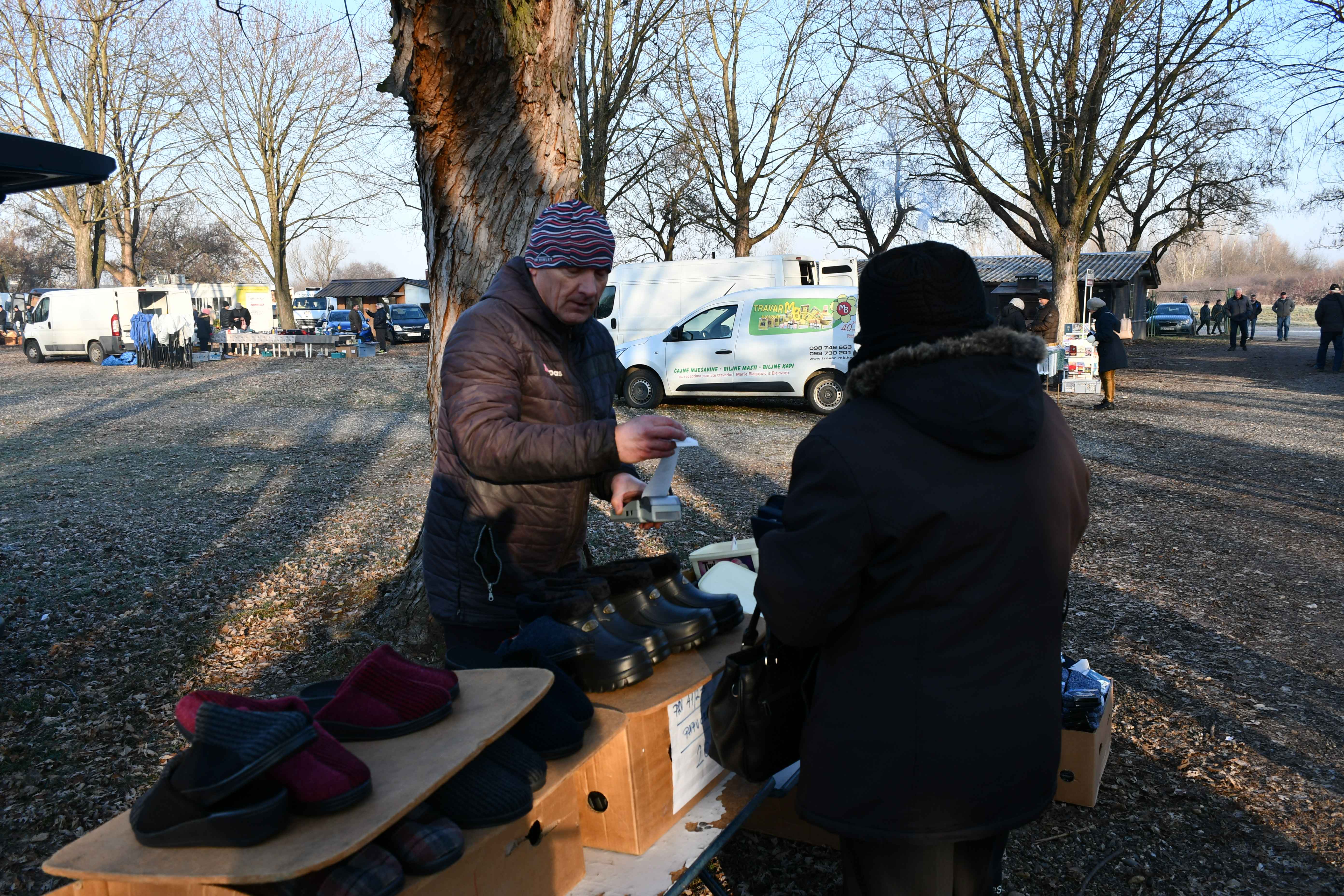 ZUBATO SUNCE Bogata ponuda voća i povrća na čakovečkom sajmu, a zaigrao se i šah!