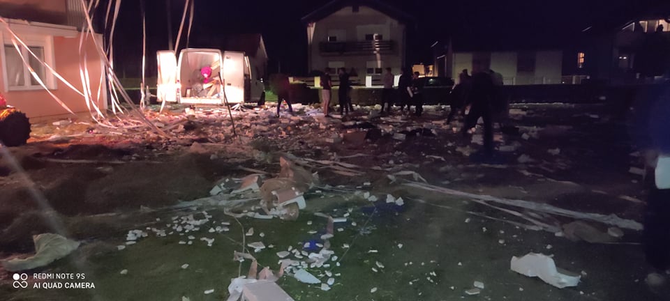 FOTO Potepanje ih nije mimoišlo: Žene se Marta Tuksar i Krunoslav Erdelja iz Peklenice