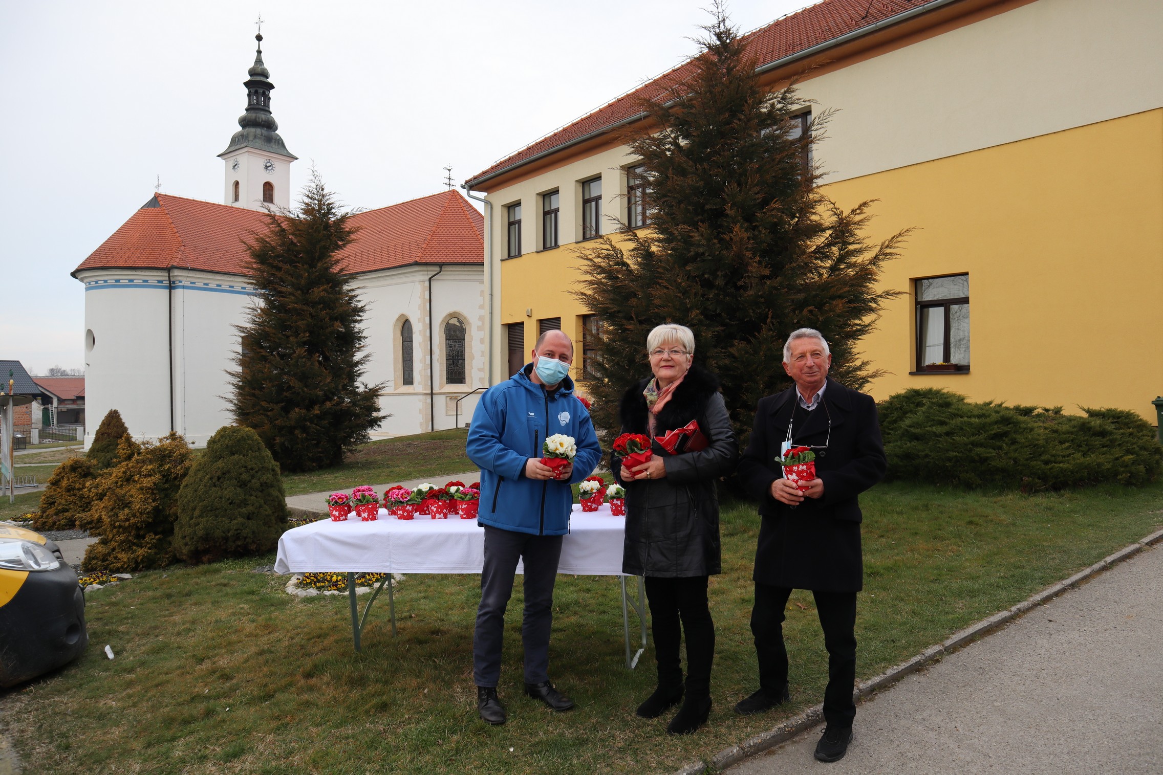 Karanfili i jaglaci za žene u centru Svetog Martina na Muri