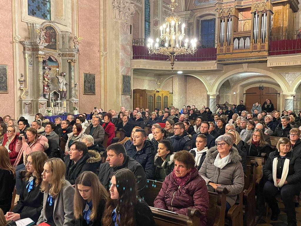 SVETA MARIJA U humanitarne svrhe pjesmom