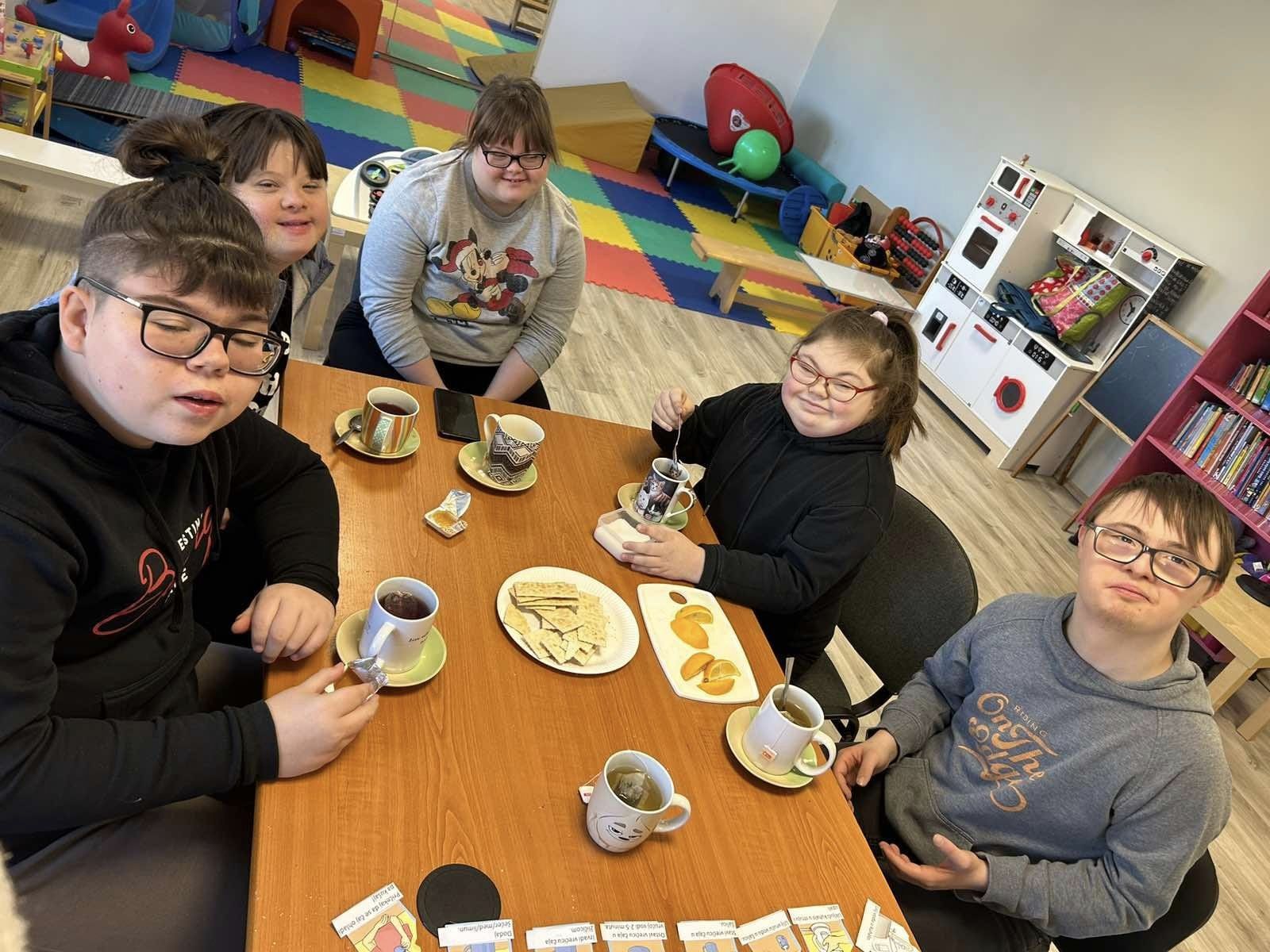 ZIMSKA ČAJANKA Mali ‘Downići’ uživali u čarima čajeva