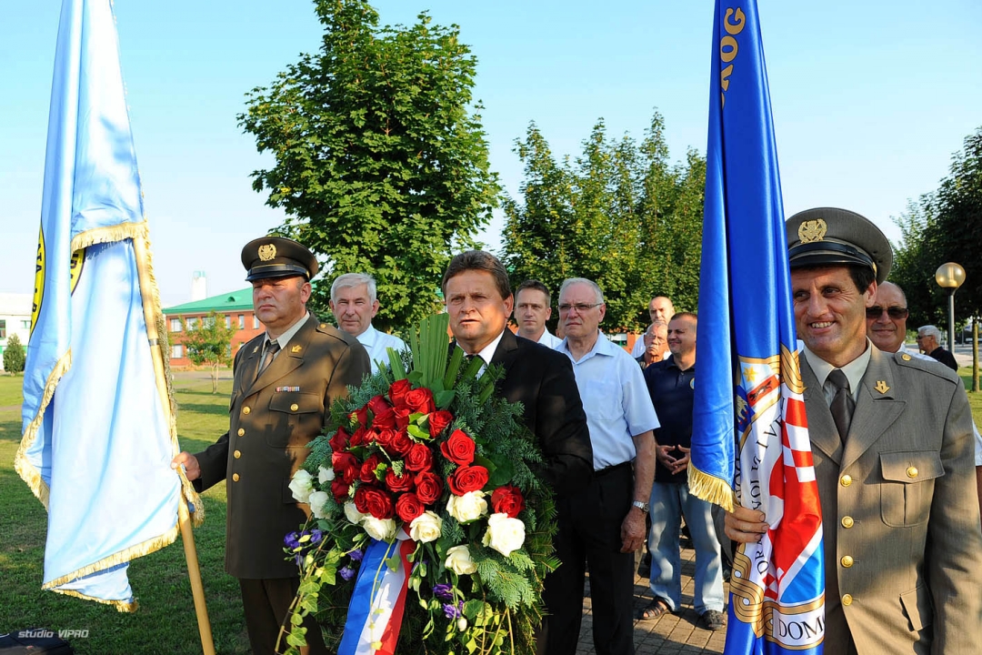 304612733dsc9929488156