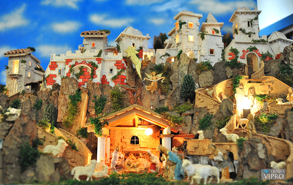 Josip Slaviček iz Preloga izradio prekrasne jaslice koje krase Dom kulture