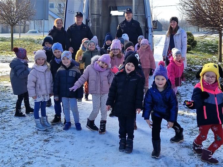 Preloški policajci posjetili mališane dječjeg vrtića “Kockavica”