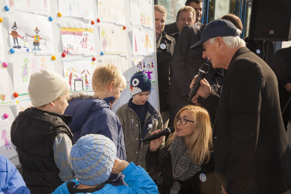 pomagatijelakouvarazdinu4343574