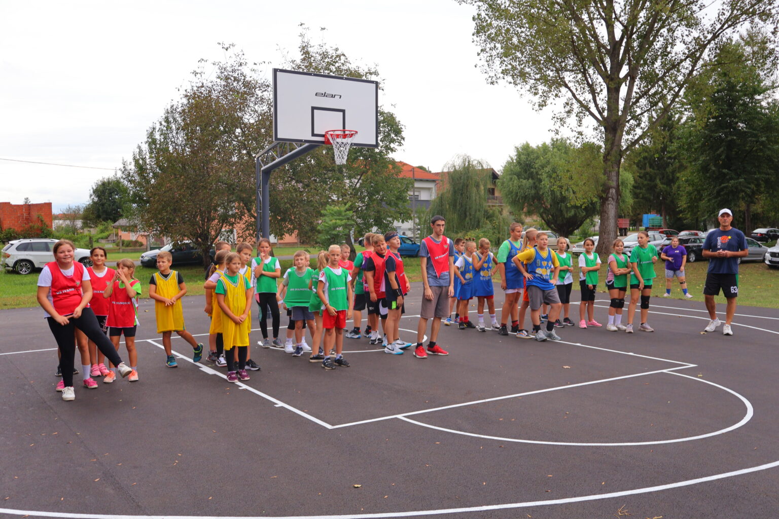 VESELJE ZA NAJMLAĐE Uređeno košarkaško igralište u Ivanovcu