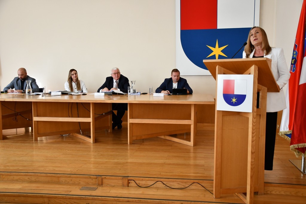 CENTRALIZACIJA BOLNICA Međimurska županija traži ocjenu ustavnosti zakona kojima osnivačka prava nad bolnicama preuzima država CENTRALIZACIJA BOLNICA Međimurska županija traži ocjenu ustavnosti zakona kojima osnivačka prava nad bolnicama preuzima država