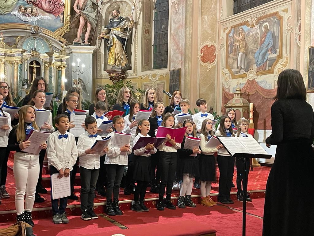 SVETA MARIJA U humanitarne svrhe pjesmom