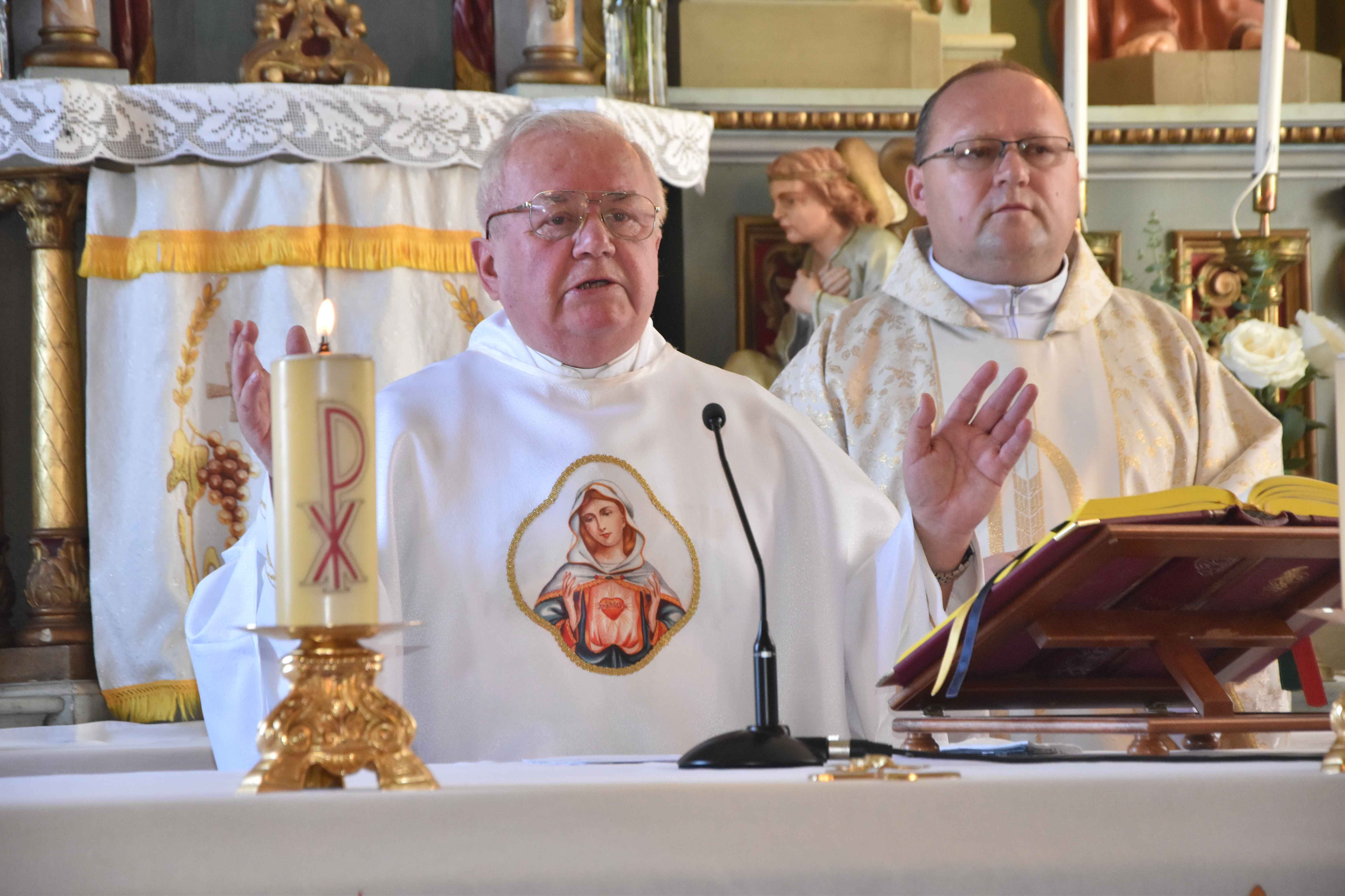 FOTO Selnica: Velečasni Josip Horvat obilježio Zlatnu svetu misu- 50 godina svećeništva FOTO Selnica: Velečasni Josip Horvat obilježio Zlatnu svetu misu- 50 godina svećeništva