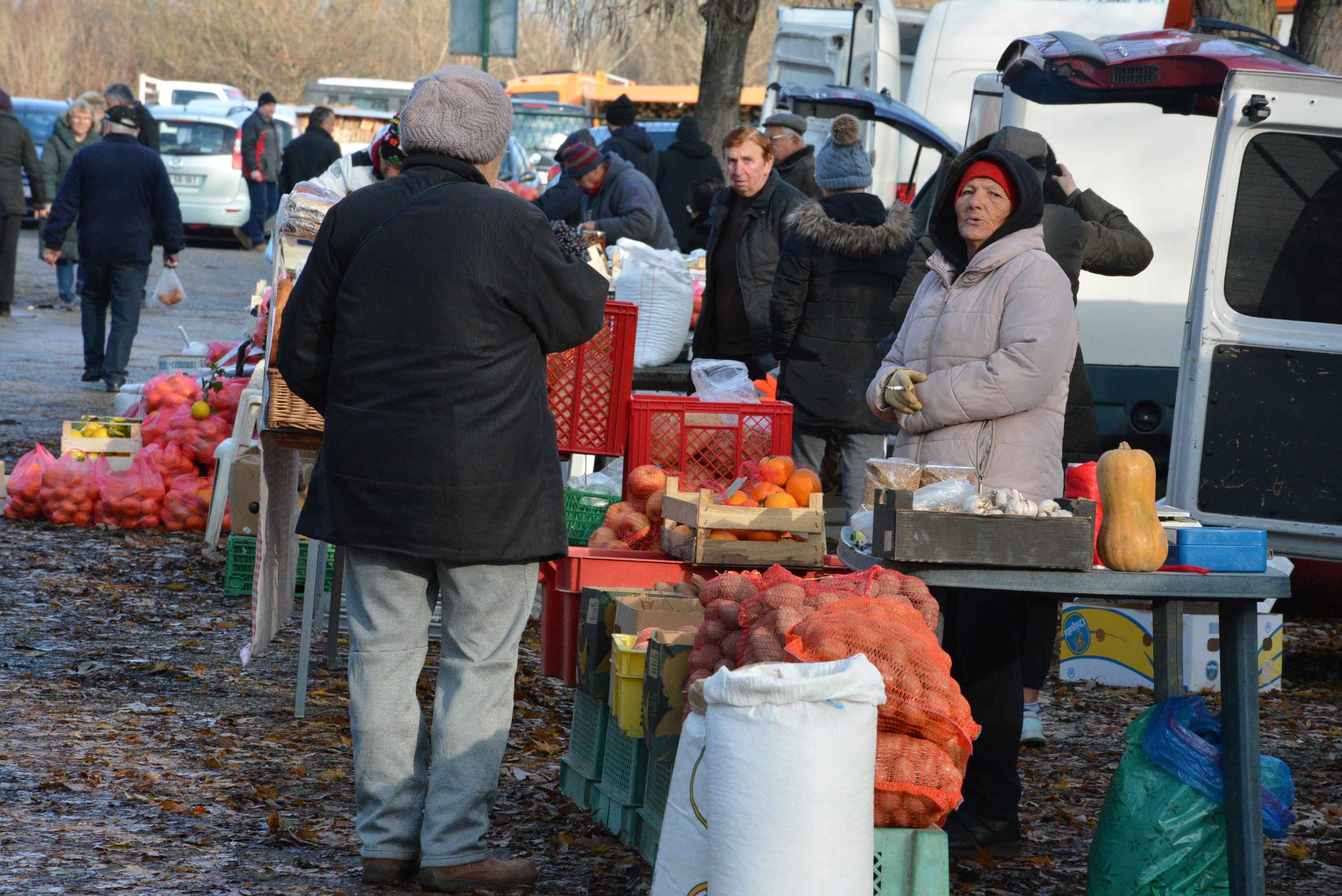 FOTO Čakovečki sajam odolijeva zimskoj hladnoći – posjetitelji hrabro istraživali bogatu ponudu unatoč mrazu na automobilima