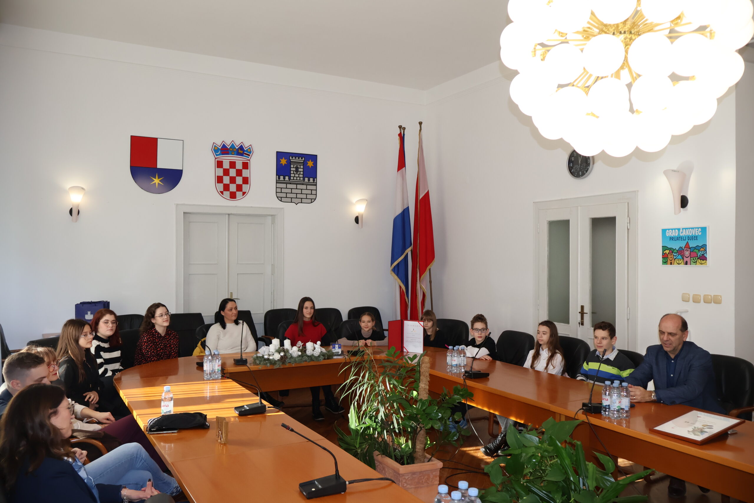 Gradonačelnica Cividini svečanim prijemom za kraj godine nagradila uspješne glumce i pjevače Gradonačelnica Cividini svečanim prijemom za kraj godine nagradila uspješne glumce i pjevače