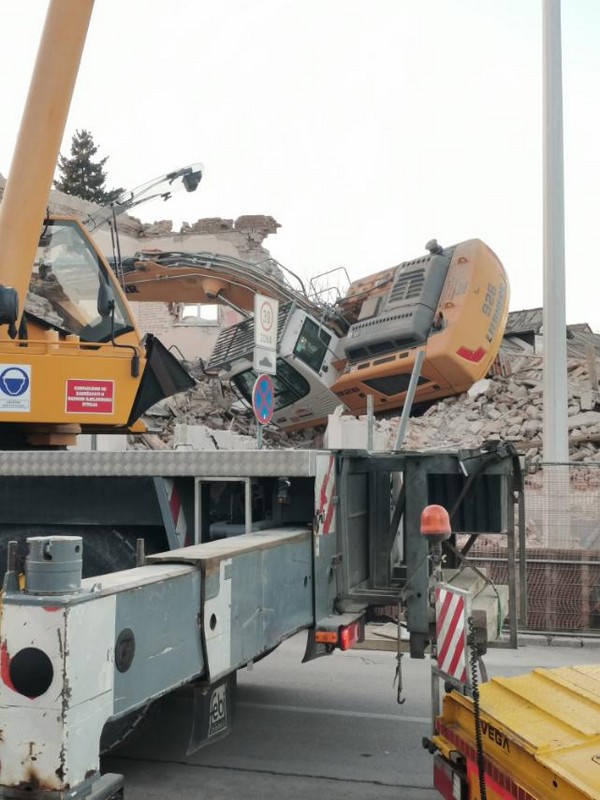 FOTO U tijeku je izvlačenje bagera u Čakovcu