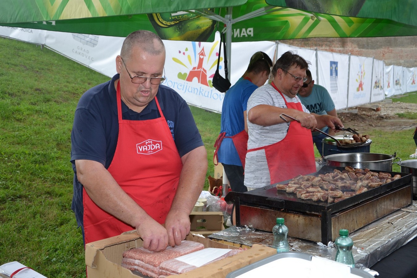 U jezeru Staroga Grada posjetitelji uživali u besplatnom ručku