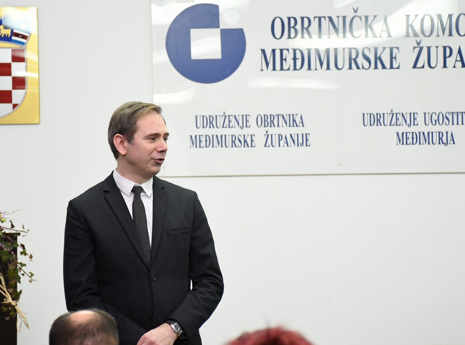 NAKON POLOŽENIH ISPITA U SVIBNJU I RUJNU 37 novopečenih majstora i majstorica dočekalo je svoja priznanja! NAKON POLOŽENIH ISPITA U SVIBNJU I RUJNU 37 novopečenih majstora i majstorica dočekalo je svoja priznanja!