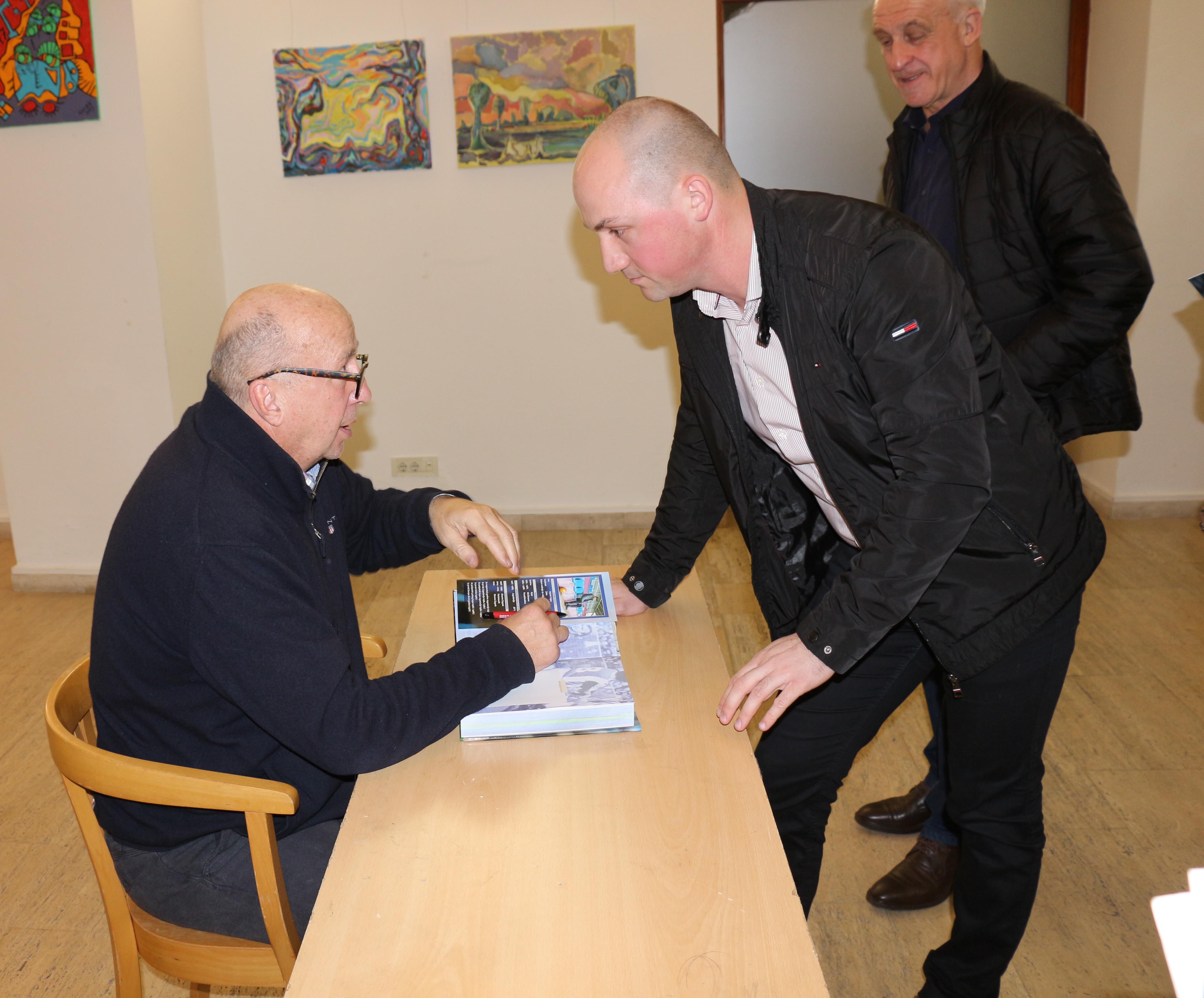 U Čakovcu predstavljena biografija Velimira Zajeca, legende zagrebačkog Dinama